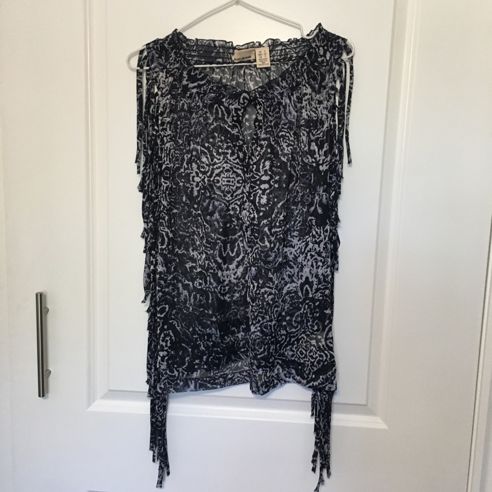 DKNY Jeans Women’s sleeveless sheer Mob Wife fringed top. Size small. EUC